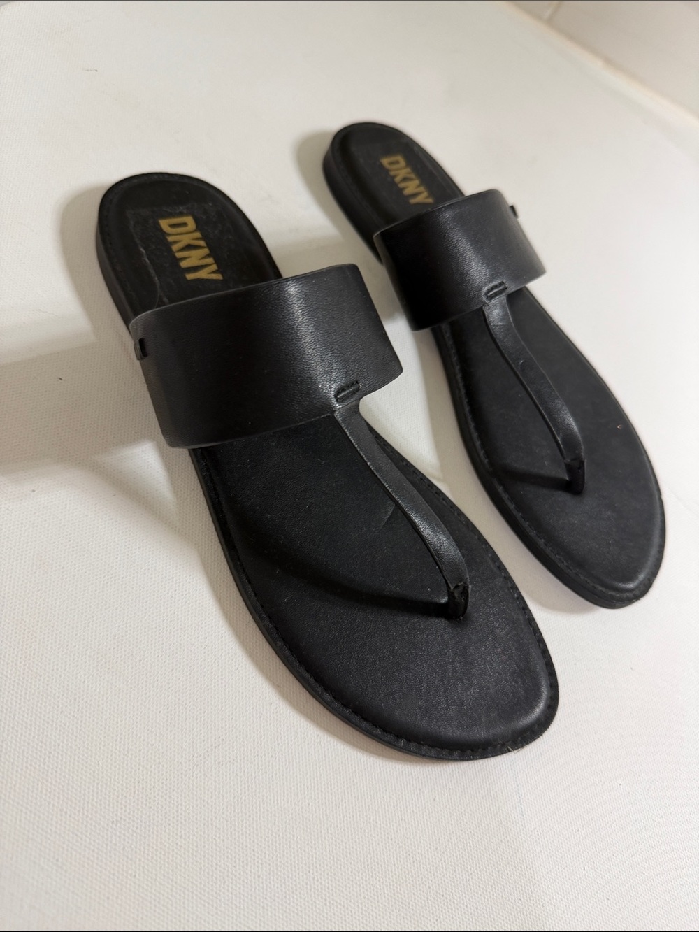 DKNY Black Sandals . NEW condition . Size 8 - Picture 1 of 4